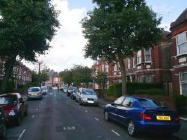 			5 Bedroom, 1 bath, 1 reception Flat			 Ebbsfleet Road, KILBURN