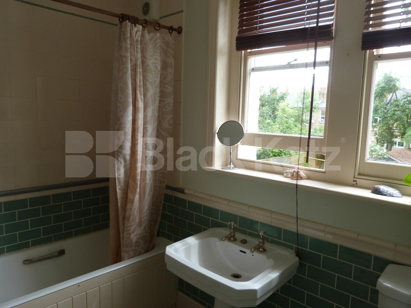 			4 Bedroom, 1 bath, 1 reception House			 Belsize Avenue, Bounds Green