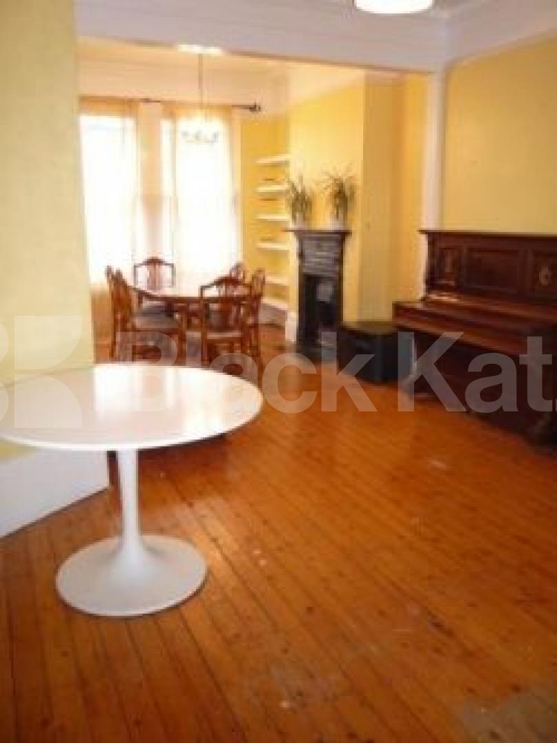 			LET!, 2 Bedroom, 1 bath, 1 reception Flat			 Alexandra Park Road, MUSWELL HILL/ALEXANDRA PALACE