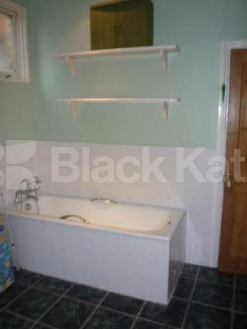 			LET!, 2 Bedroom, 1 bath, 1 reception Flat			 Alexandra Park Road, MUSWELL HILL/ALEXANDRA PALACE