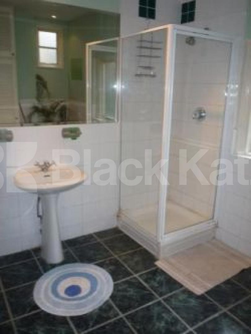 			LET!, 2 Bedroom, 1 bath, 1 reception Flat			 Alexandra Park Road, MUSWELL HILL/ALEXANDRA PALACE