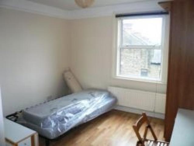 			Studio Apartment, 1 bath, 1 reception Flat			 Chamberlayne Road, KENSAL GREEN
