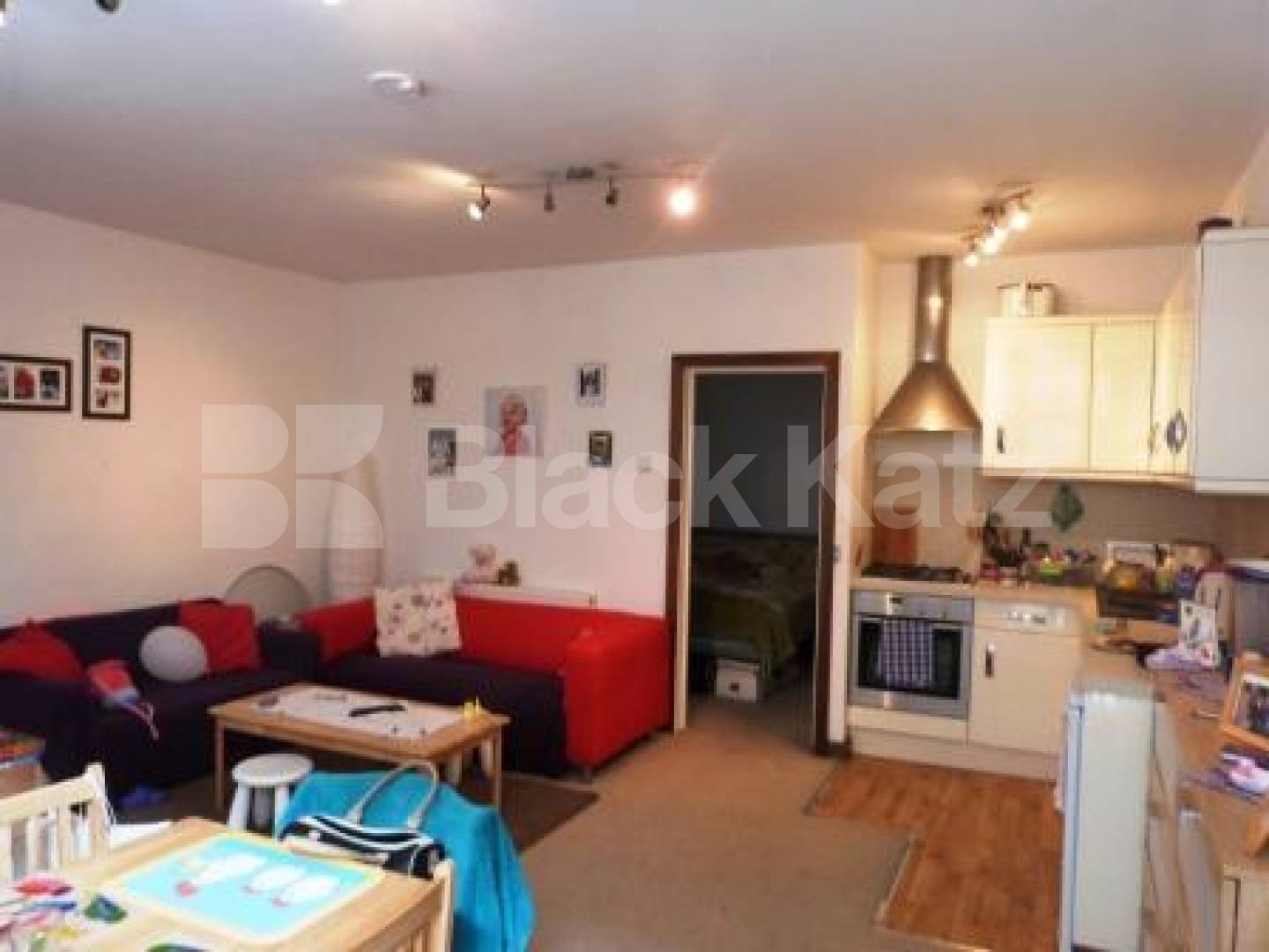 			1 Bedroom, 1 bath, 1 reception Flat			 Fortis Green Avenue, Fortis Green/Muswell Hill