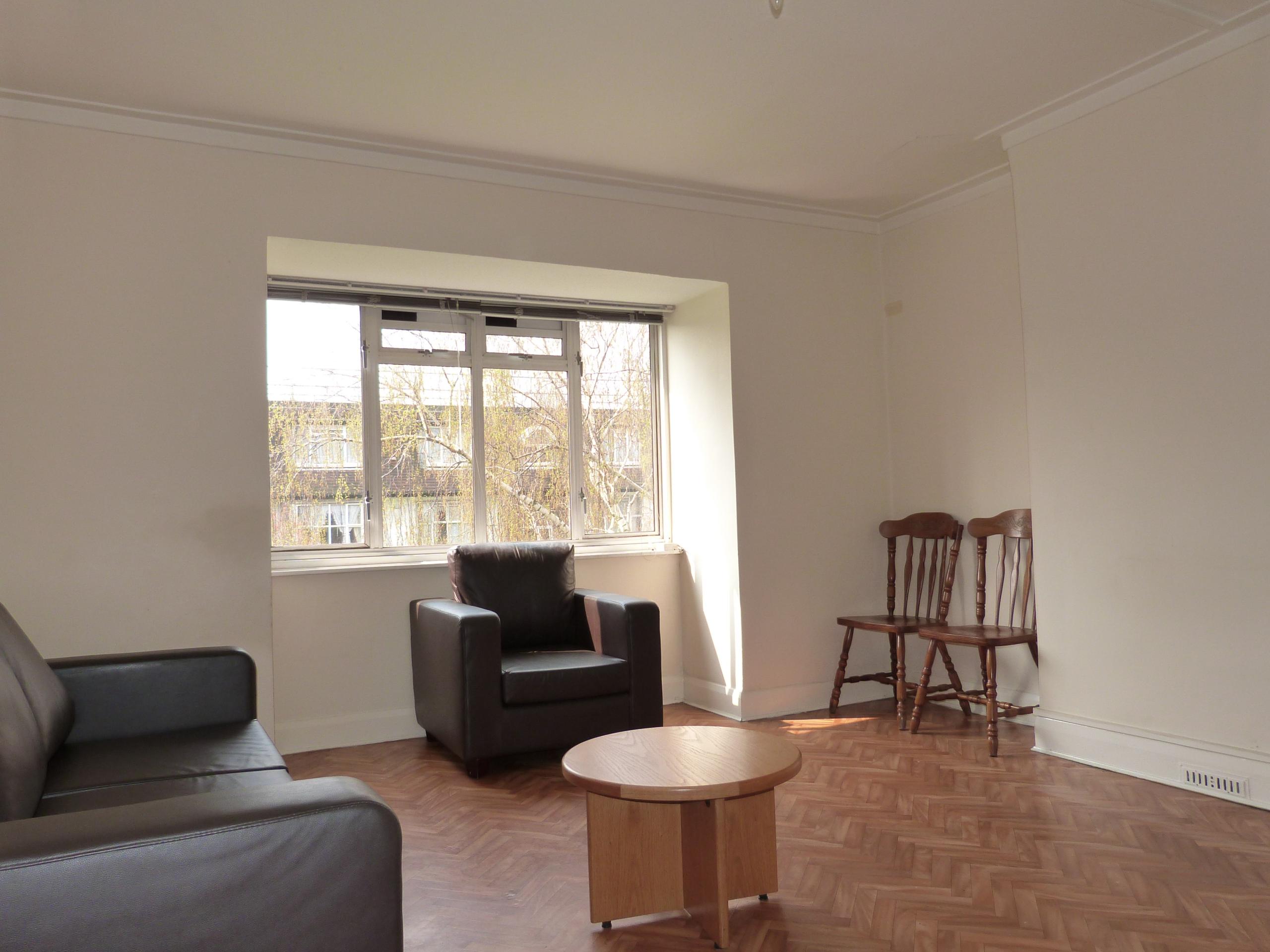 			2 Bedroom, 1 bath, 1 reception Flat			 Crest Road, DOLLIS HILL NW2