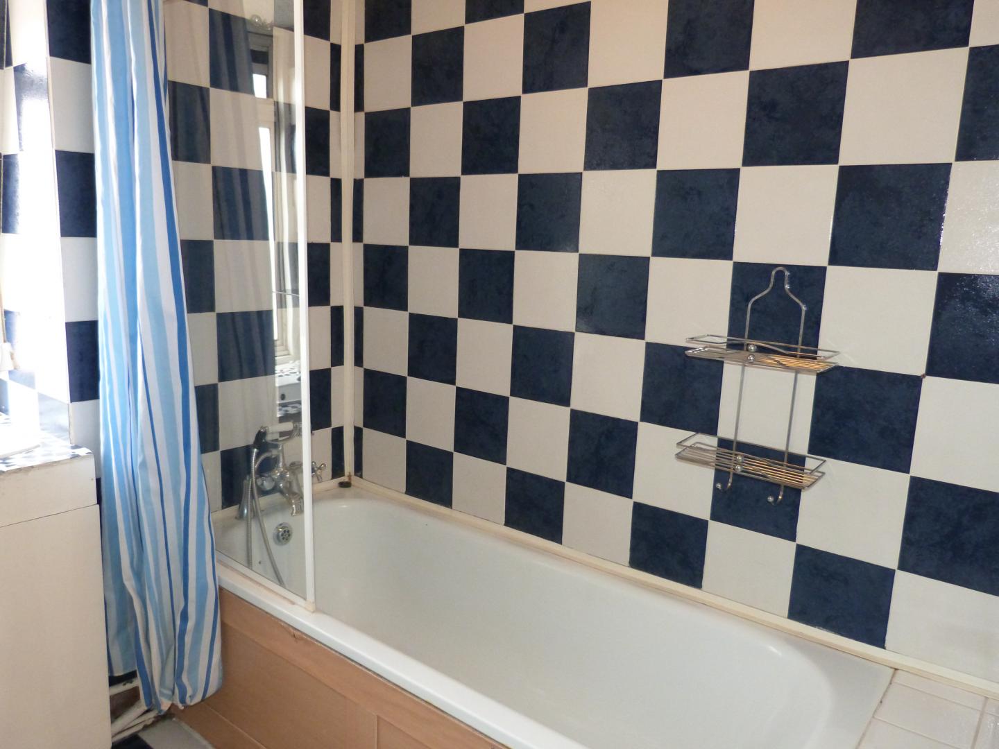 			2 Bedroom, 1 bath, 1 reception Flat			 Crest Road, DOLLIS HILL