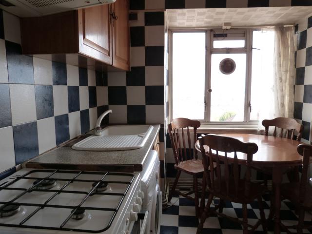 			2 Bedroom, 1 bath, 1 reception Flat			 Crest Road, DOLLIS HILL