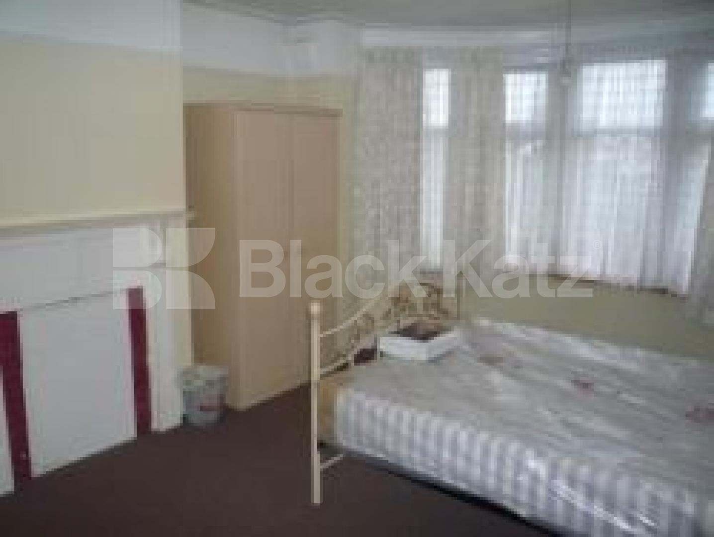 			A great property!, 4 Bedroom, 1 bath, 1 reception House			 Wolves Lane, WOOD GREEN