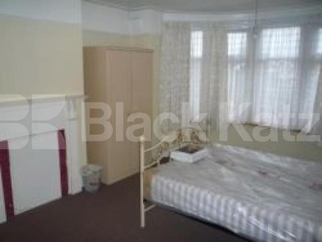 			A great property!, 4 Bedroom, 1 bath, 1 reception House			 Wolves Lane, WOOD GREEN