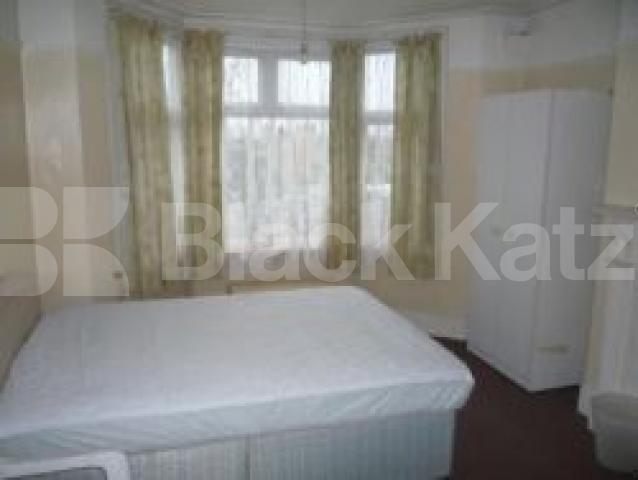 			A great property!, 4 Bedroom, 1 bath, 1 reception House			 Wolves Lane, WOOD GREEN