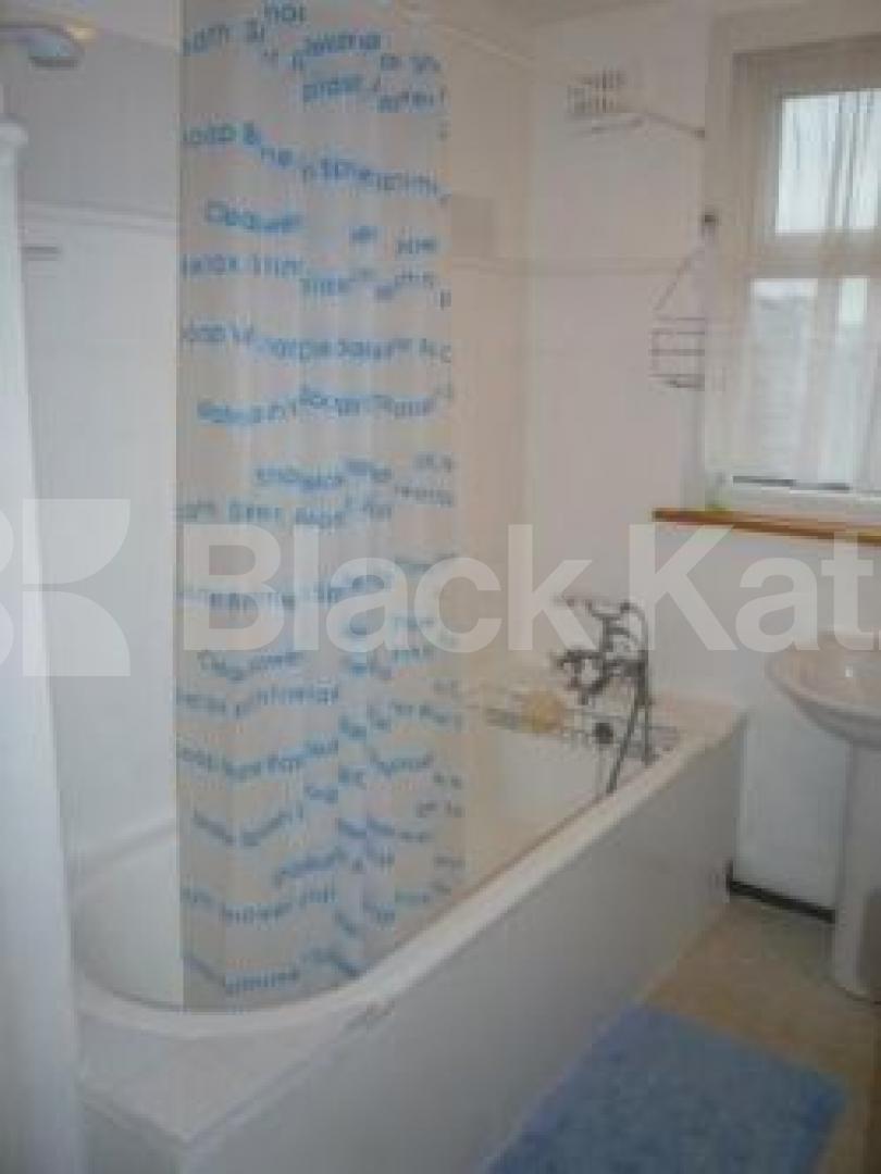 			A great property!, 4 Bedroom, 1 bath, 1 reception House			 Wolves Lane, WOOD GREEN