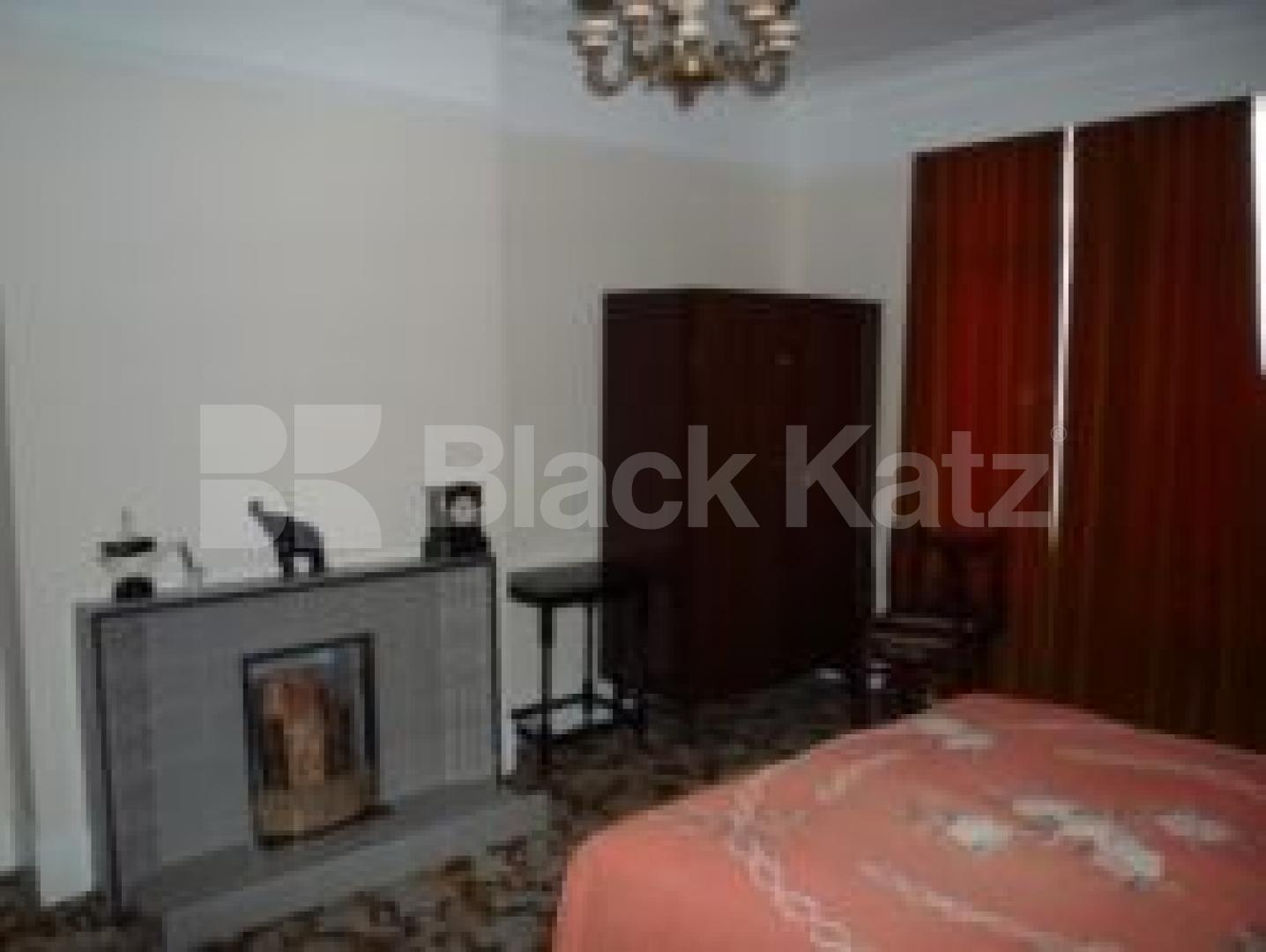 			Whole house!, 4 Bedroom, 1 bath, 1 reception House			 Park Avenue South, CROUCH END