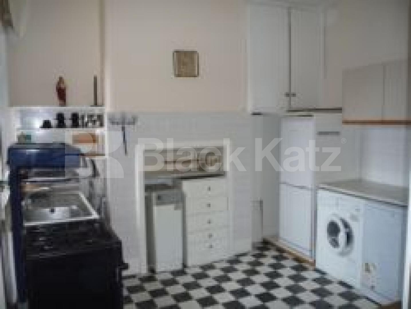 			Whole house!, 4 Bedroom, 1 bath, 1 reception House			 Park Avenue South, CROUCH END