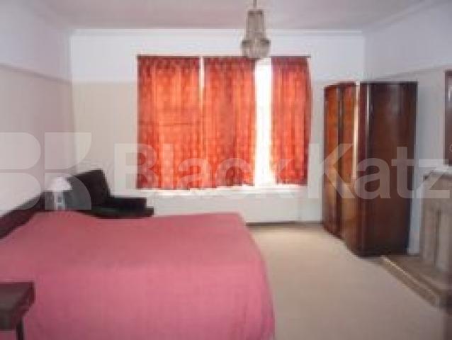 			Whole house!, 4 Bedroom, 1 bath, 1 reception House			 Park Avenue South, CROUCH END