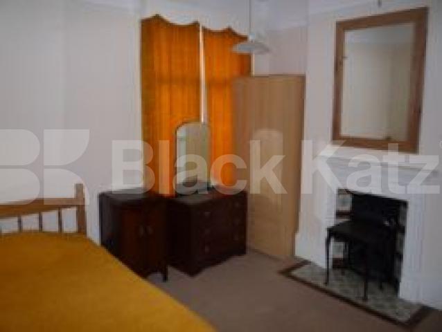 			Whole house!, 4 Bedroom, 1 bath, 1 reception House			 Park Avenue South, CROUCH END