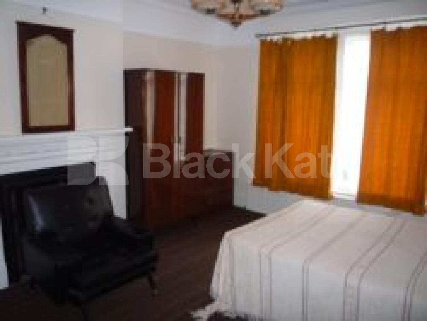 			Whole house!, 4 Bedroom, 1 bath, 1 reception House			 Park Avenue South, CROUCH END