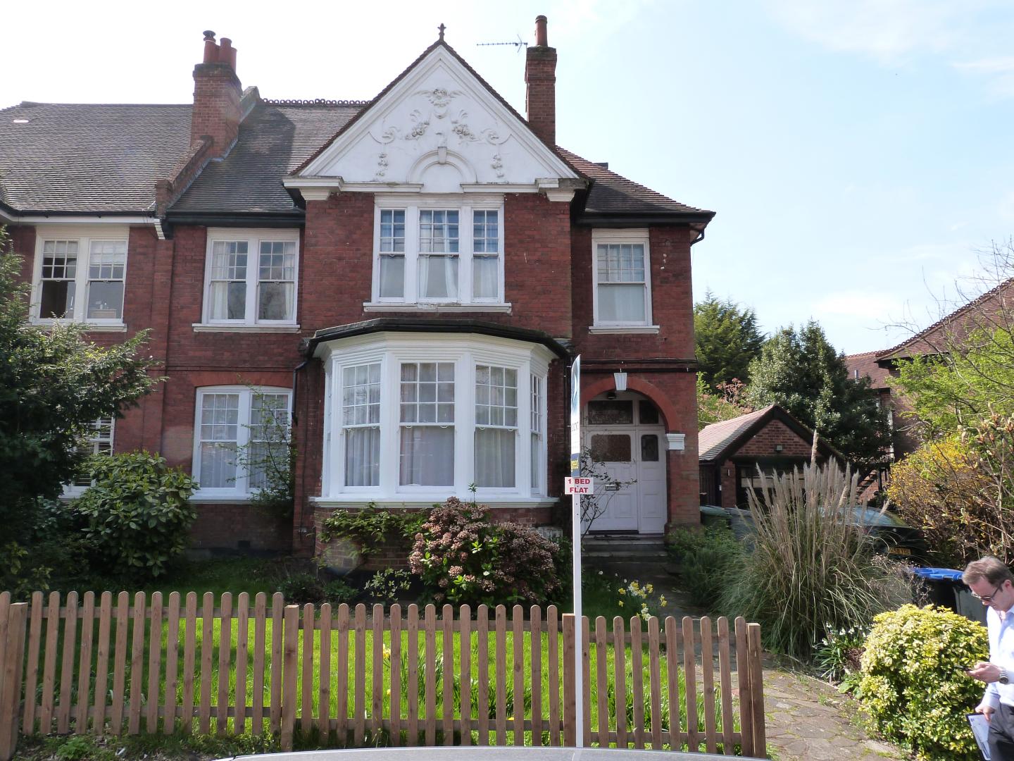 			Huge Private Garden, 1 Bedroom, 1 bath, 1 reception Flat			 Exeter Road, KILBURN/MAPESBURY