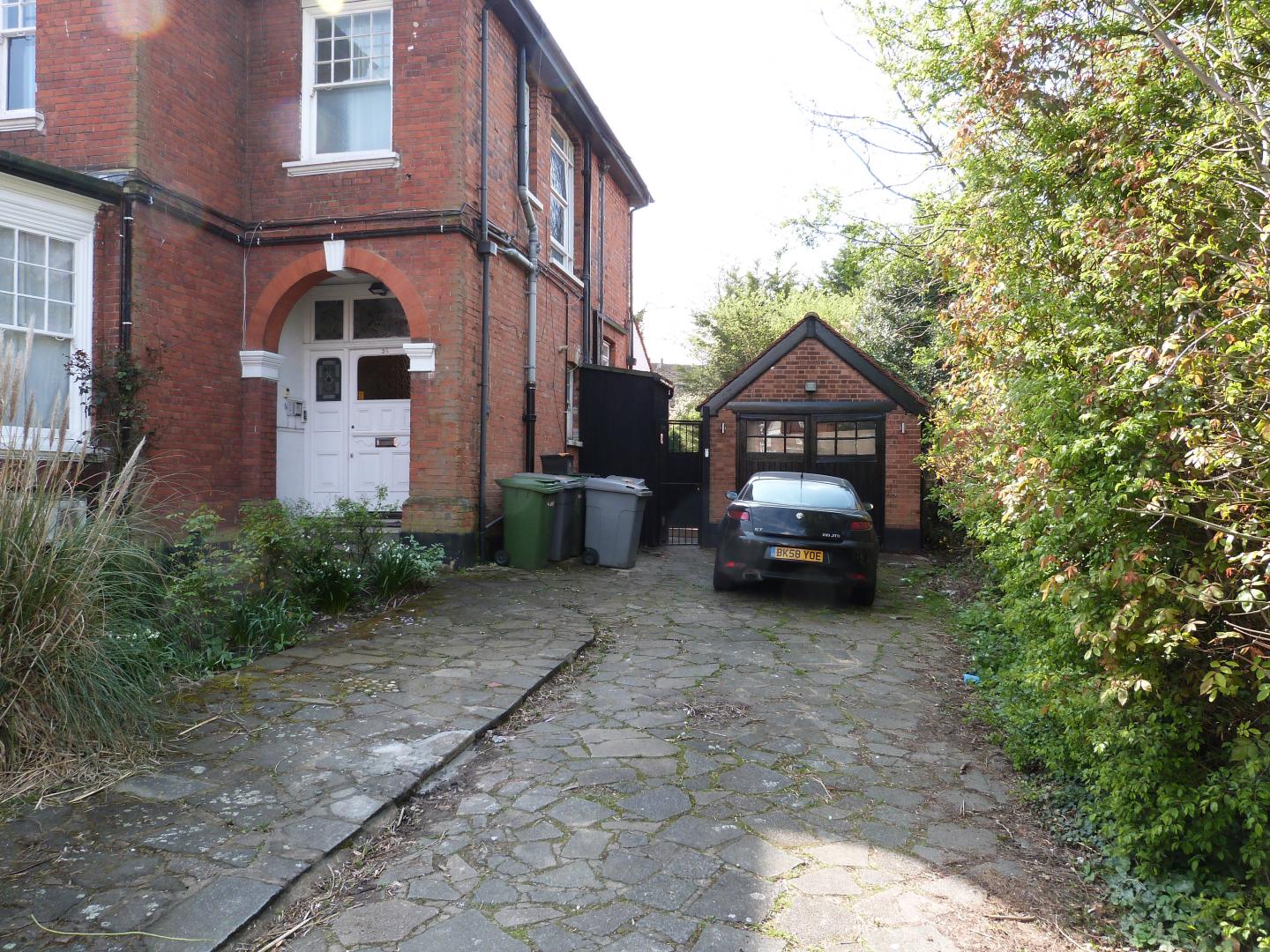 			Huge Private Garden, 1 Bedroom, 1 bath, 1 reception Flat			 Exeter Road, KILBURN/MAPESBURY