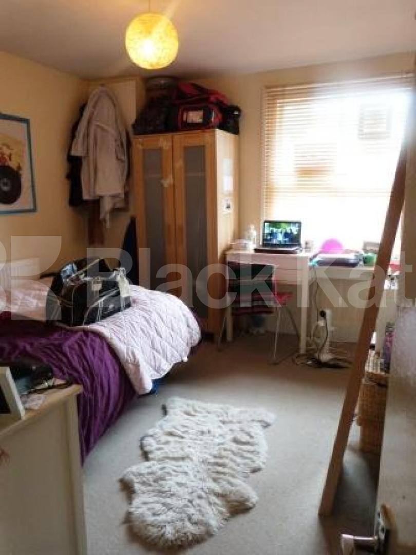 			EARLY VIEWINGS ADVISED!!!, 3 Bedroom, 1 bath, 1 reception Flat			 Cheshire Road, Bounds Green