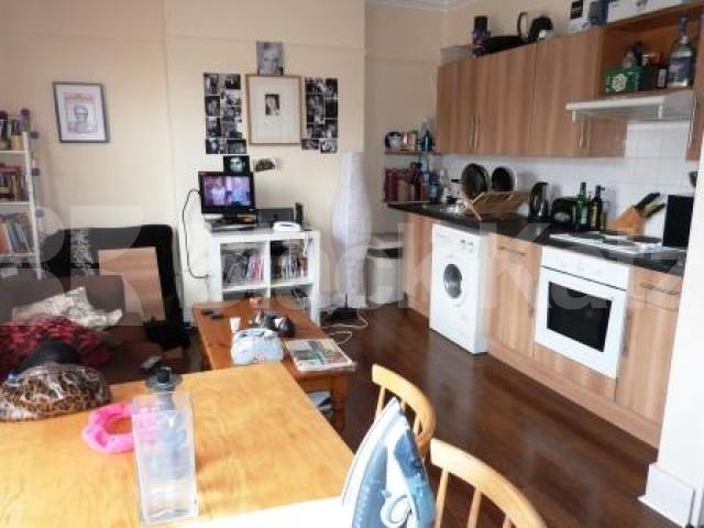 			EARLY VIEWINGS ADVISED!!!, 3 Bedroom, 1 bath, 1 reception Flat			 Cheshire Road, Bounds Green