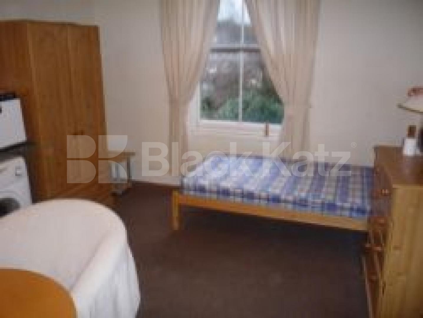 			LET!, Studio Apartment, 1 bath, 1 reception Flat			 Ribblesdale Road, HORNSEY