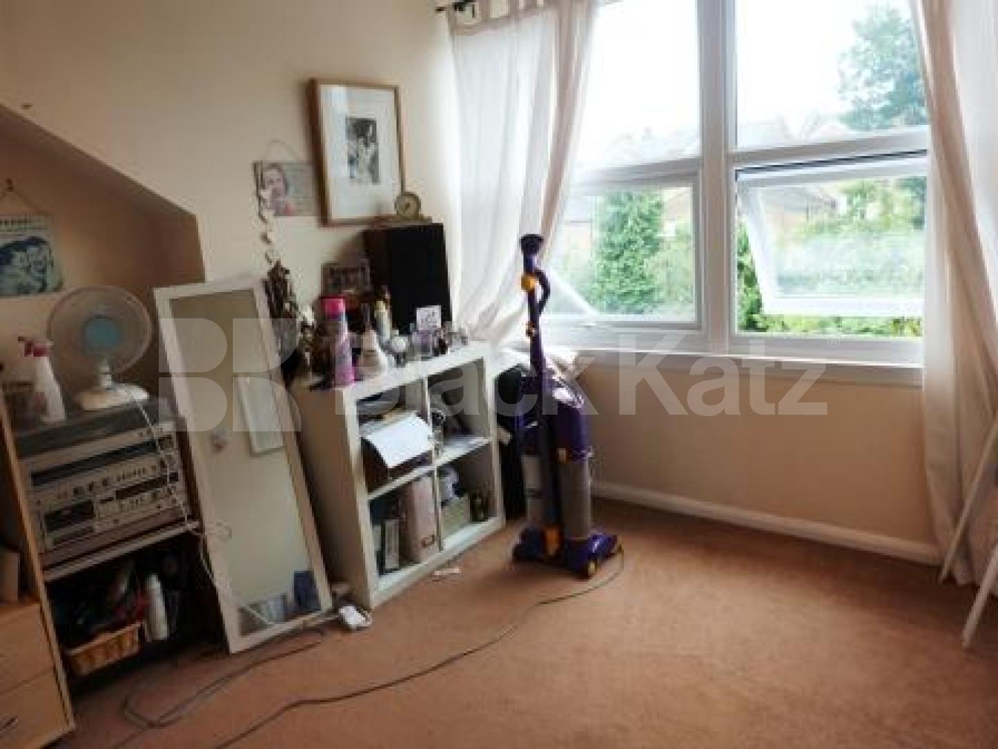 			EARLY VIEWINGS ADVISED!!!, 3 Bedroom, 1 bath, 1 reception Flat			 Cheshire Road, Bounds Green