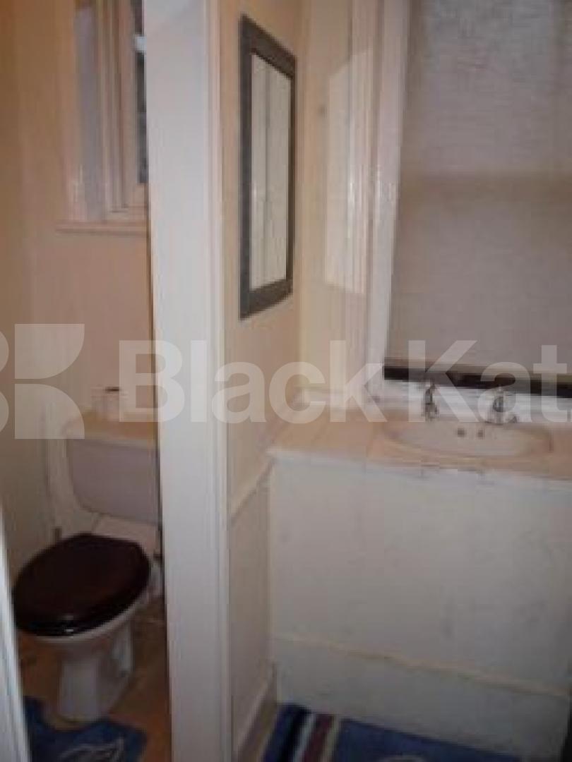 			LET!, Studio Apartment, 1 bath, 1 reception Flat			 Ribblesdale Road, HORNSEY