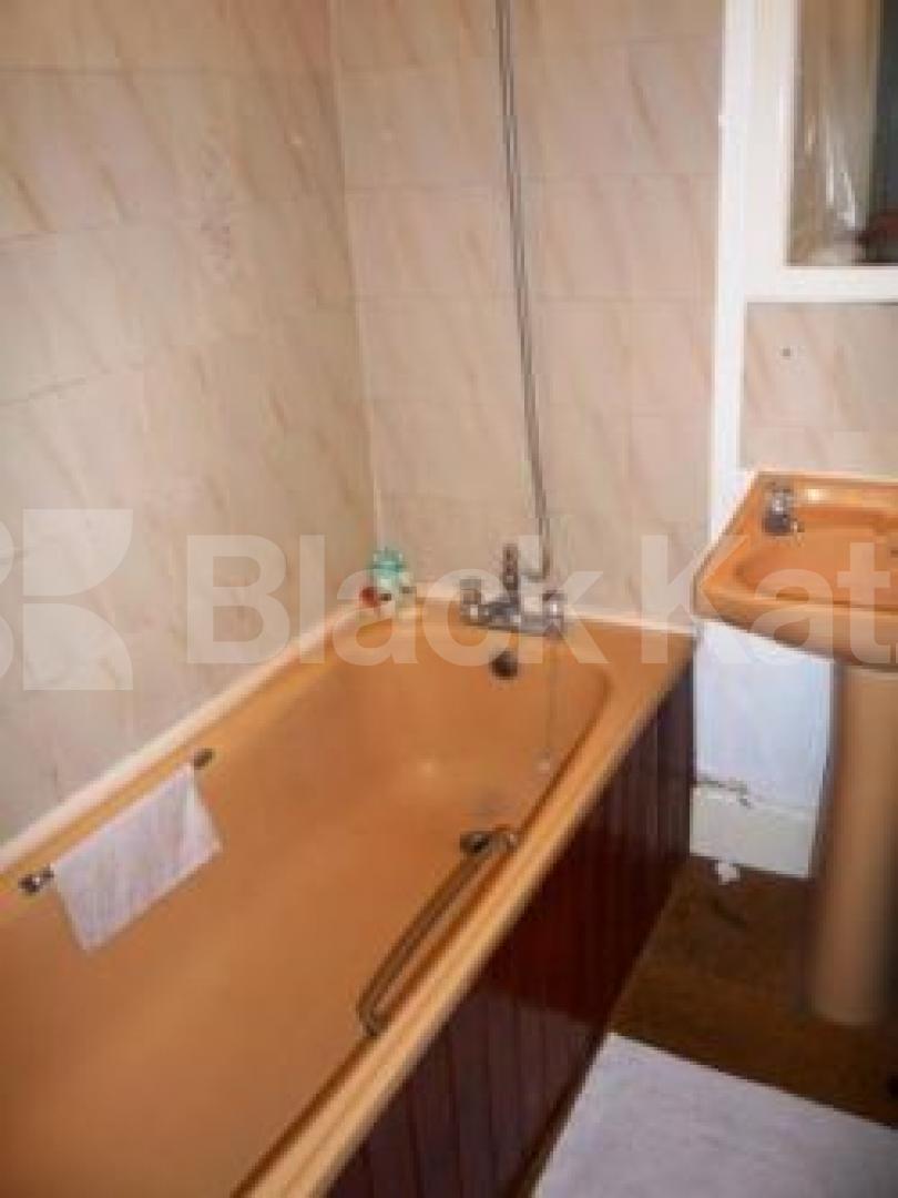 			2 Bedroom, 1 bath, 1 reception Flat			 Milton Road, Highgate