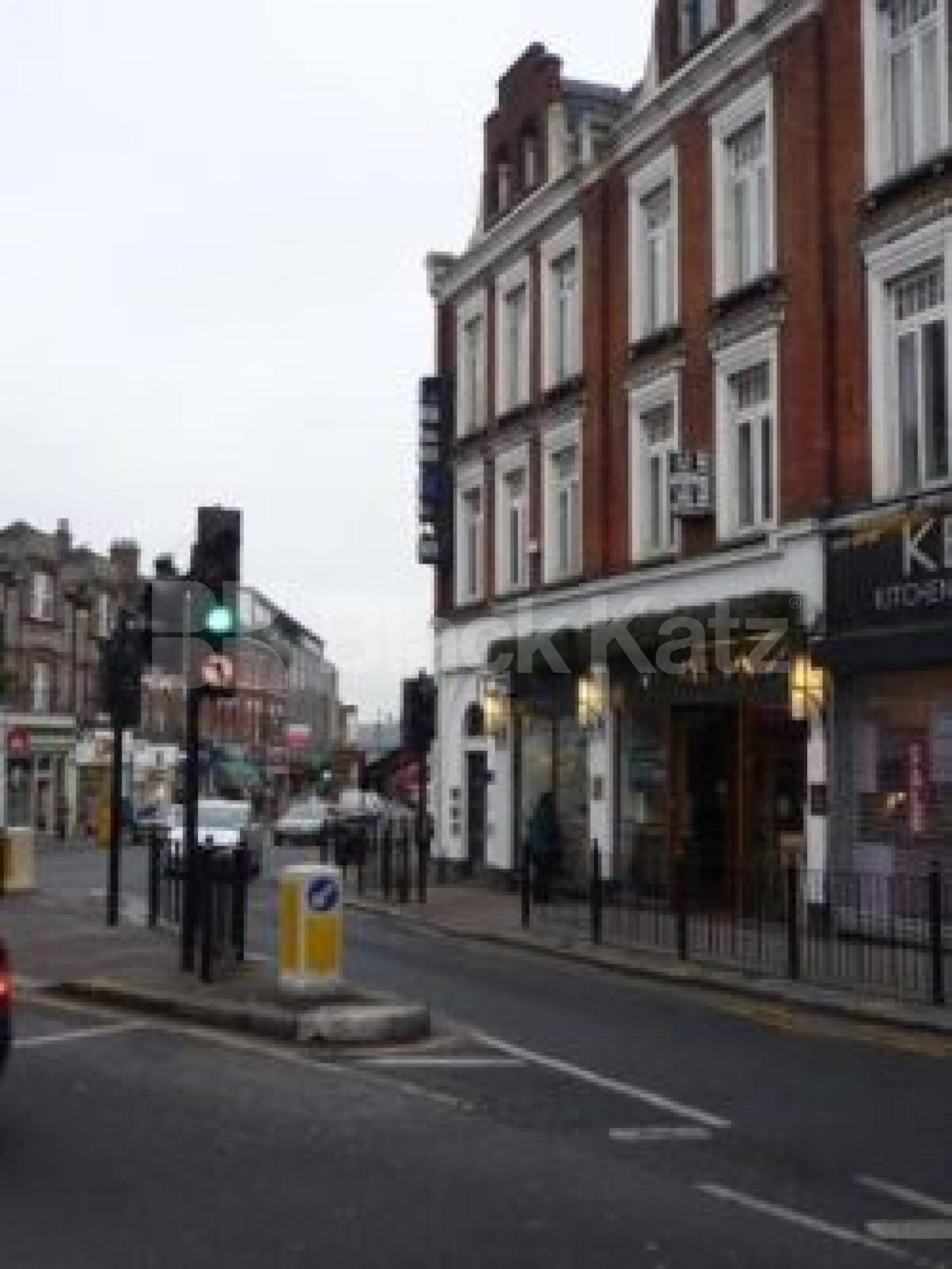 			LET!, 3 Bedroom, 1 bath, 1 reception Flat			 The Broadway, CROUCH END N8