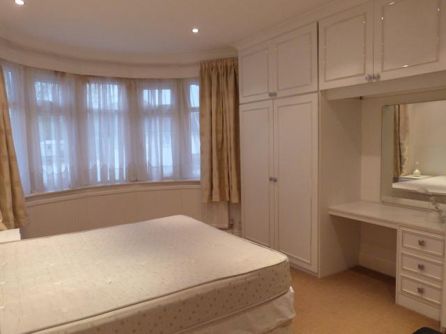 			1 Bedroom, 1 bath, 1 reception Flat			 Fairfield Crescent, EDGWARE