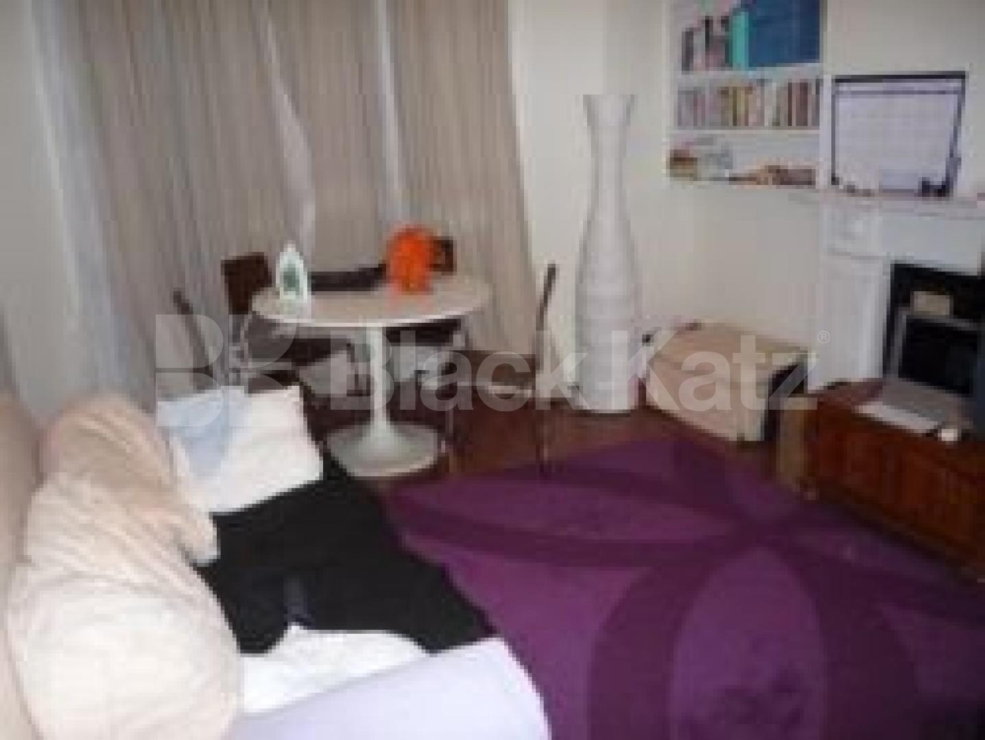 			LET!, 2 Bedroom, 1 bath, 1 reception Flat			 Lausanne Road, Turnpike Lane