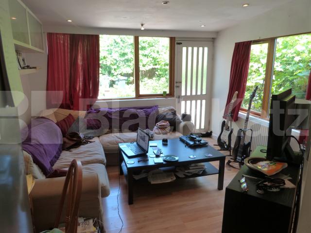 			GARDEN FLAT, 1 Bedroom, 1 bath, 1 reception Flat			 Hampden Road, Hornsey