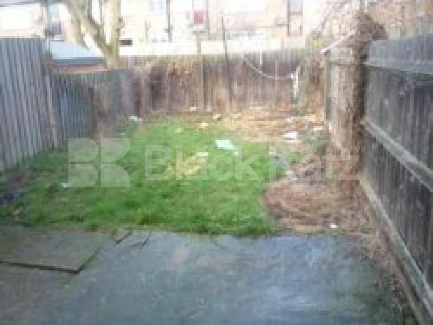 			4 Bedroom, 1 bath, 1 reception House			 Lymington Avenue, WOOD GREEN