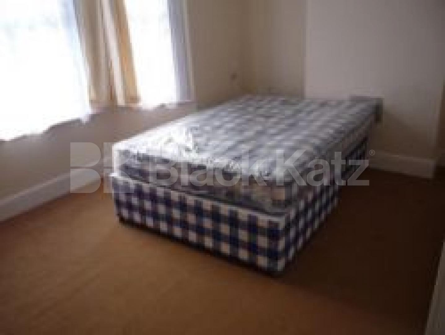 			4 Bedroom, 1 bath, 1 reception House			 Lymington Avenue, WOOD GREEN