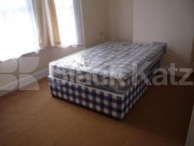 			4 Bedroom, 1 bath, 1 reception House			 Lymington Avenue, WOOD GREEN