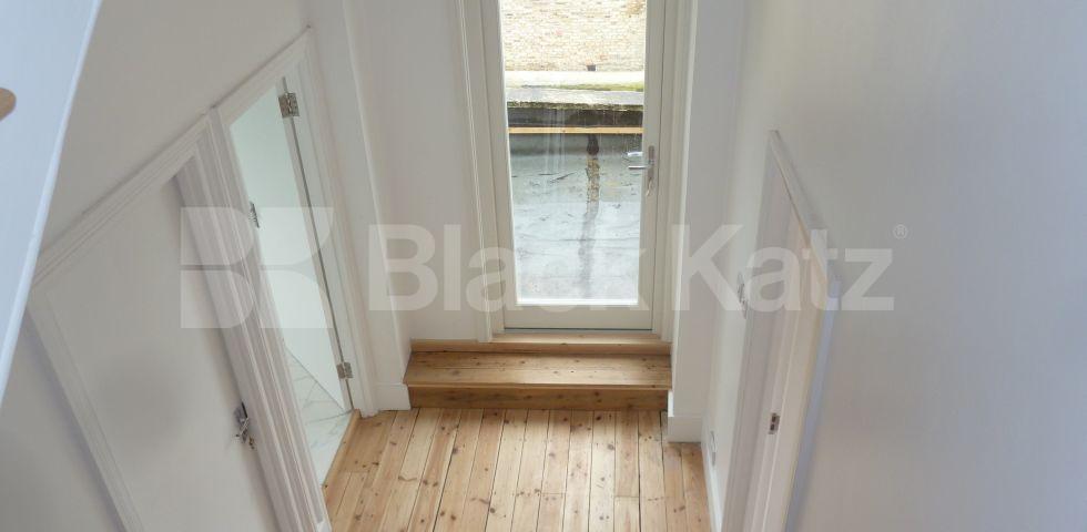 			STUNNING FOUR BEDROOM HOUSE, 5 Bedroom, 1 bath, 1 reception House			 Brooke Road, STOKE NEWINGTON
