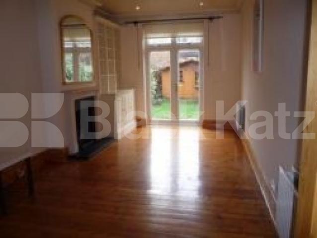 			LET!, 1 Bedroom, 1 bath, 1 reception Flat			 Bosworth Road, BOUNDS GREEN