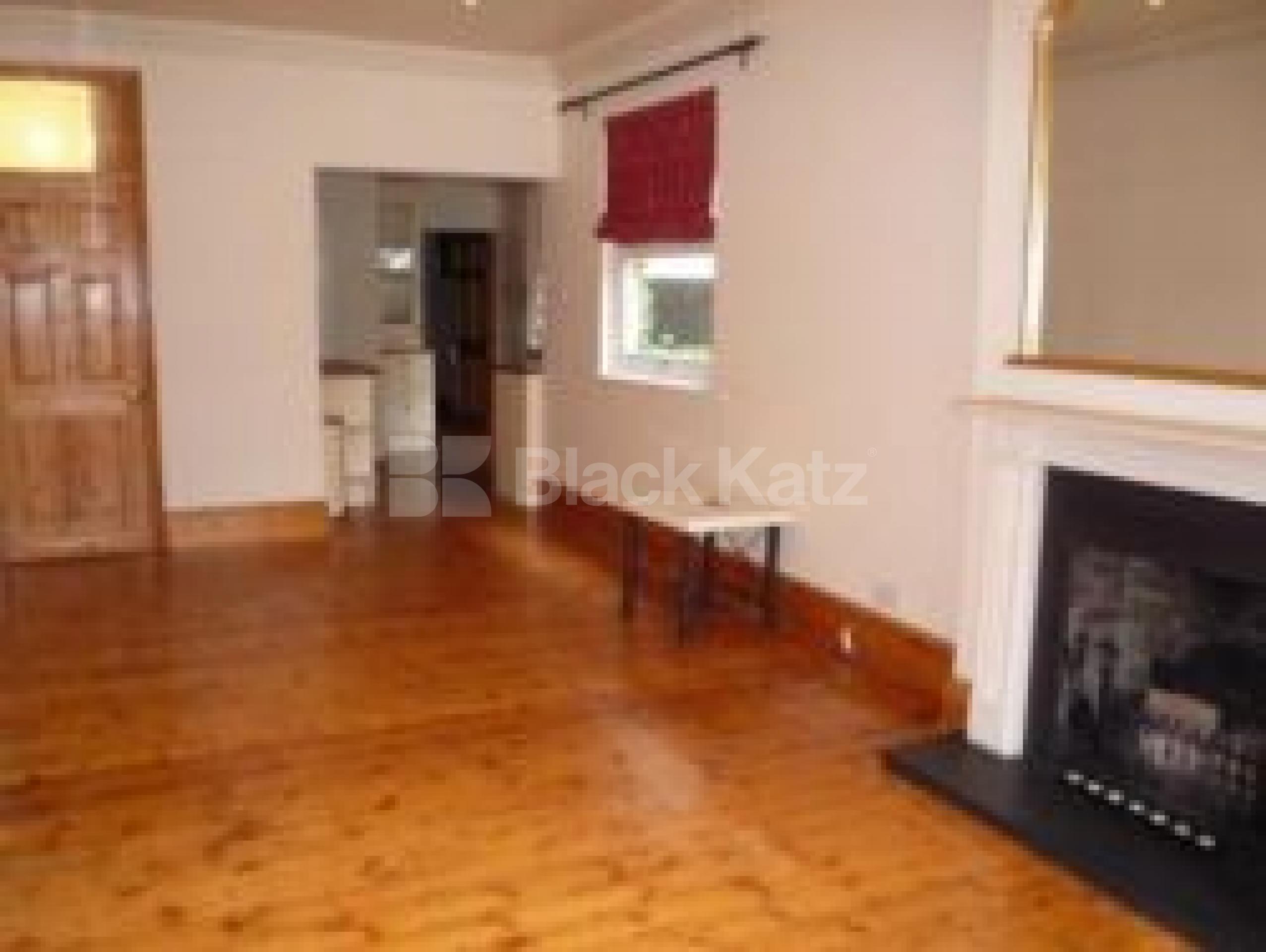 			LET!, 1 Bedroom, 1 bath, 1 reception Flat			 Bosworth Road, BOUNDS GREEN N11