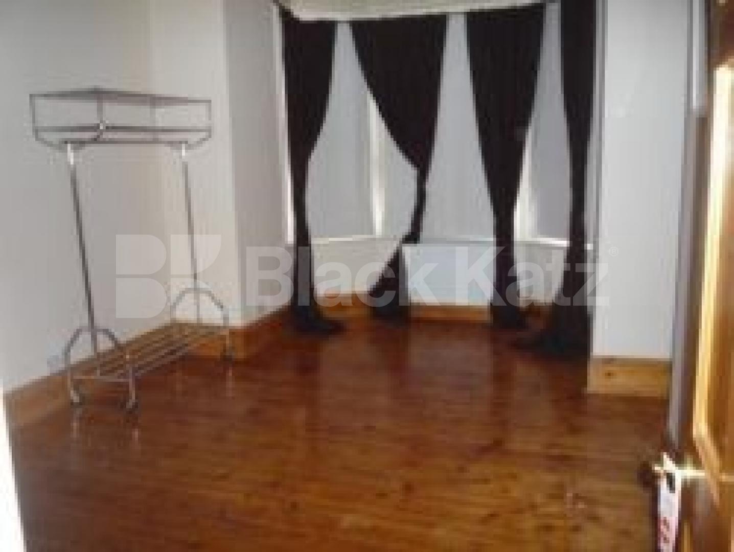 			LET!, 1 Bedroom, 1 bath, 1 reception Flat			 Bosworth Road, BOUNDS GREEN