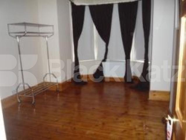 			LET!, 1 Bedroom, 1 bath, 1 reception Flat			 Bosworth Road, BOUNDS GREEN