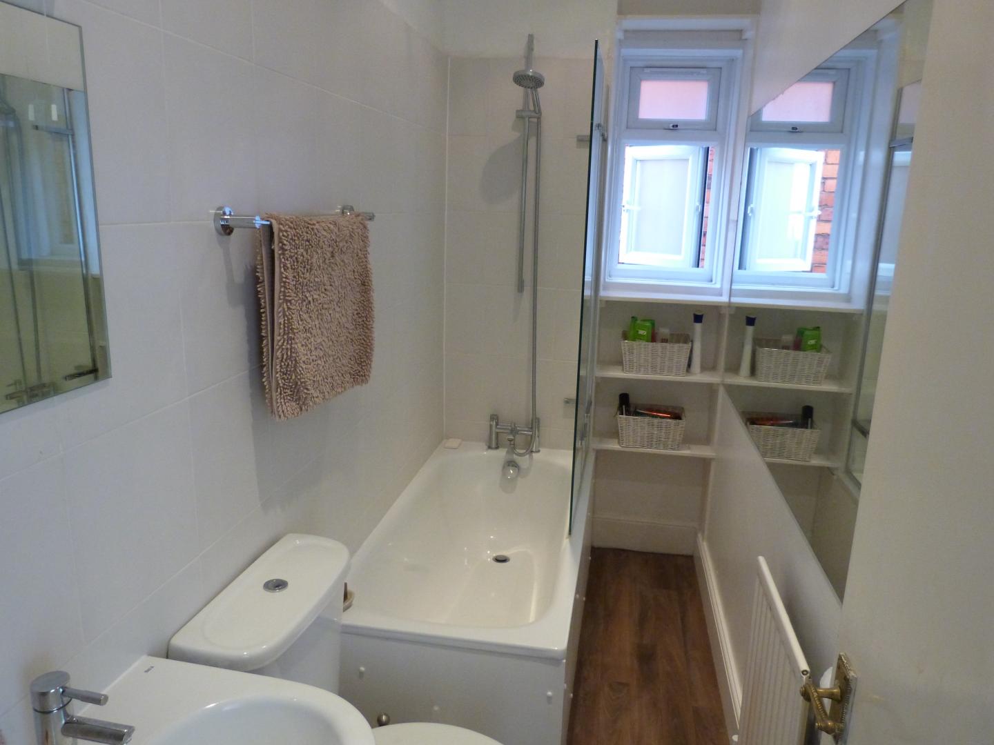 			2 Bedroom, 1 bath, 1 reception Flat			 Brondesbury Park, WILLESDEN GREEN