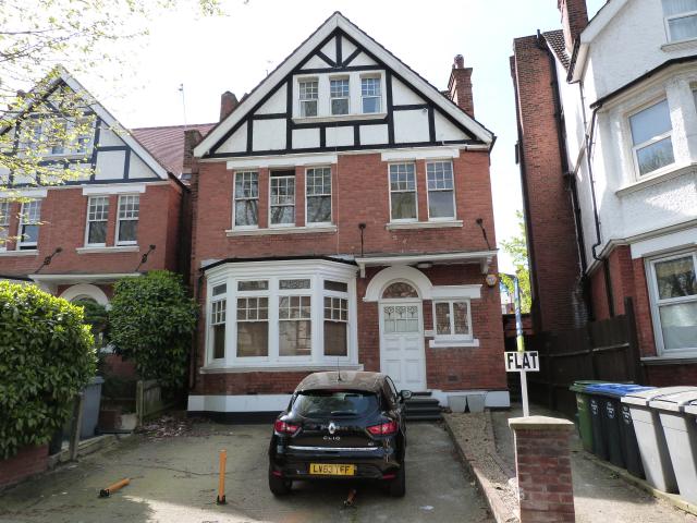 			2 Bedroom, 1 bath, 1 reception Flat			 Brondesbury Park, WILLESDEN GREEN