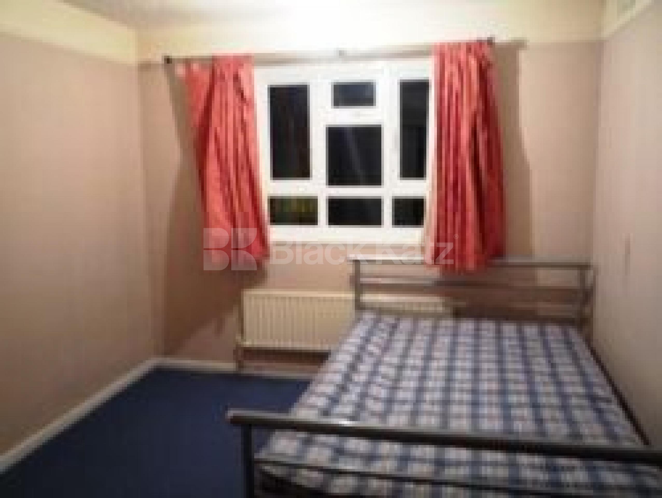 			3 Bedroom, 1 bath, 1 reception Flat			 Pymmes Brook House, MUSWELL HILL N10