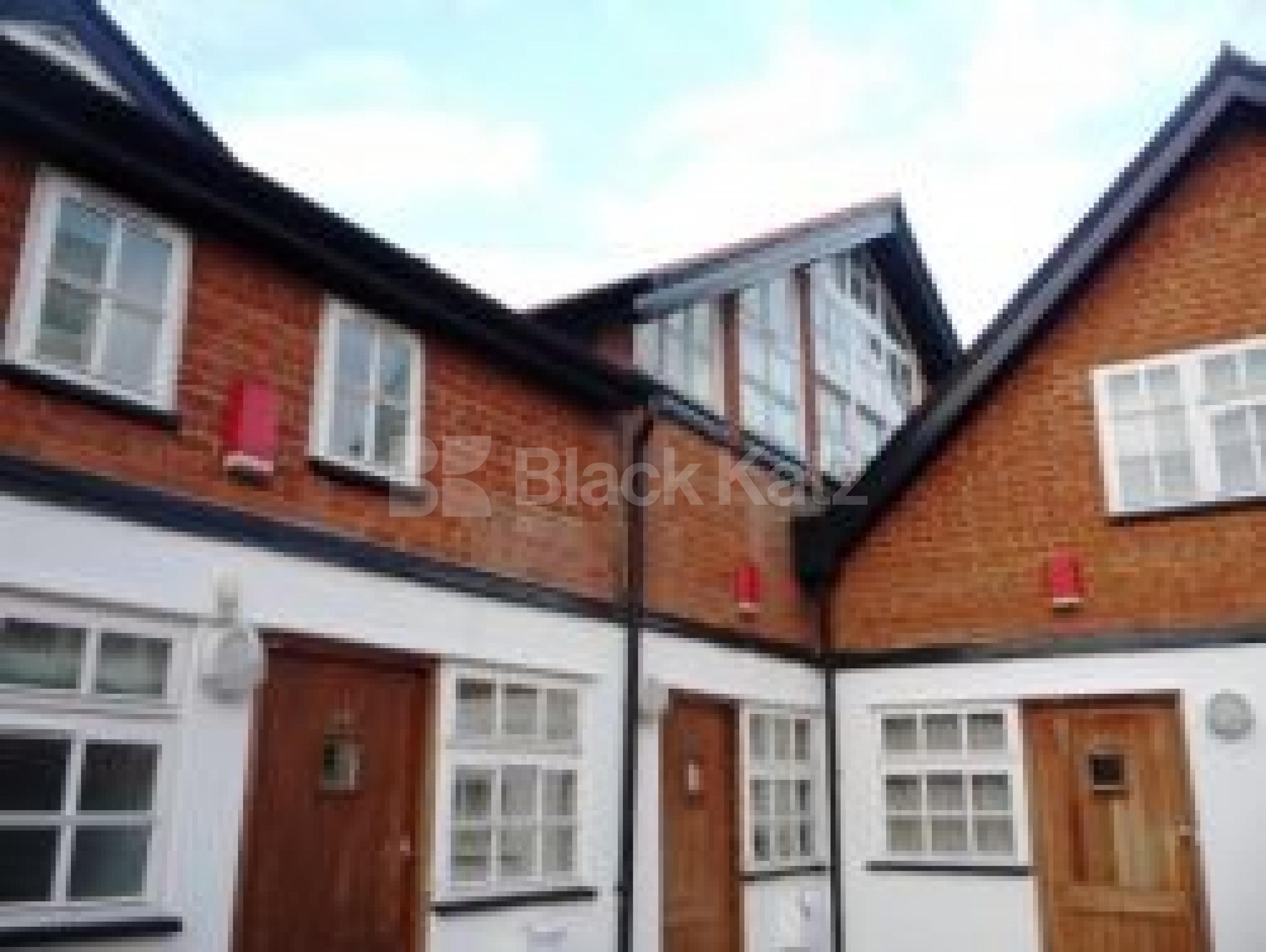 			LET!, 1 Bedroom, 1 bath, 1 reception Mews House			 Park Mews, CROUCH END N8