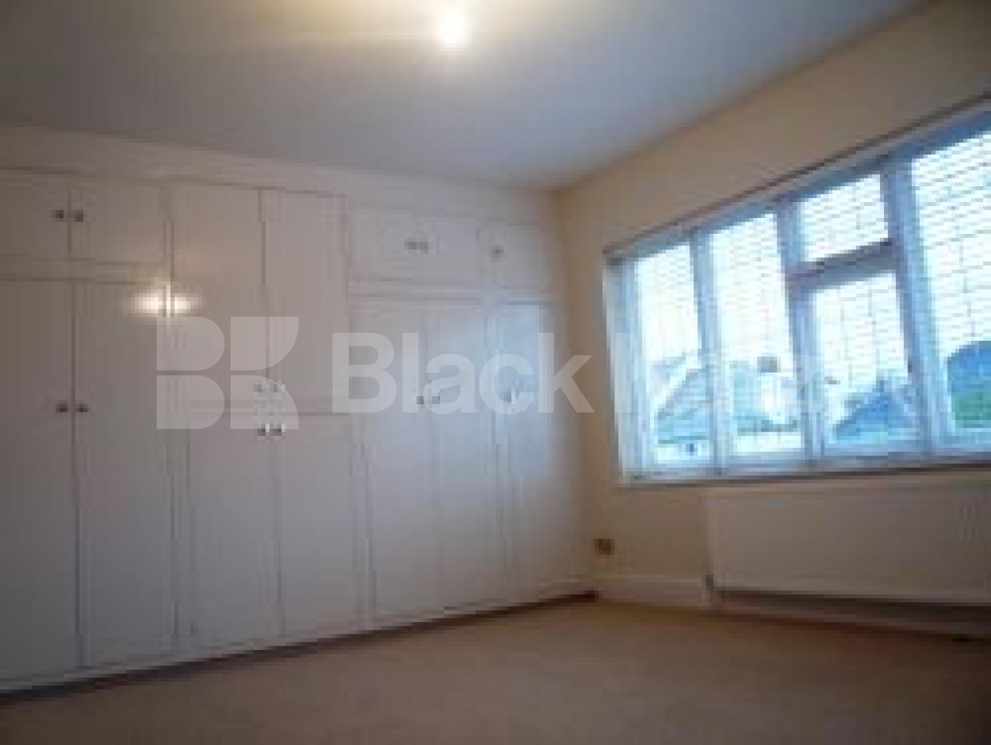 			let , 4 Bedroom, 1 bath, 1 reception House			 Lansdowne Road, MUSWELL HILL