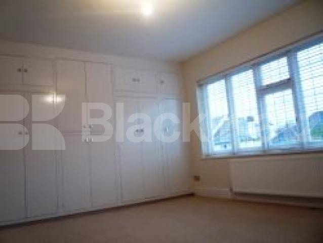 			let , 4 Bedroom, 1 bath, 1 reception House			 Lansdowne Road, MUSWELL HILL