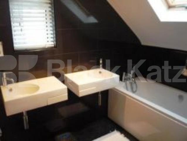 			let , 4 Bedroom, 1 bath, 1 reception House			 Lansdowne Road, MUSWELL HILL