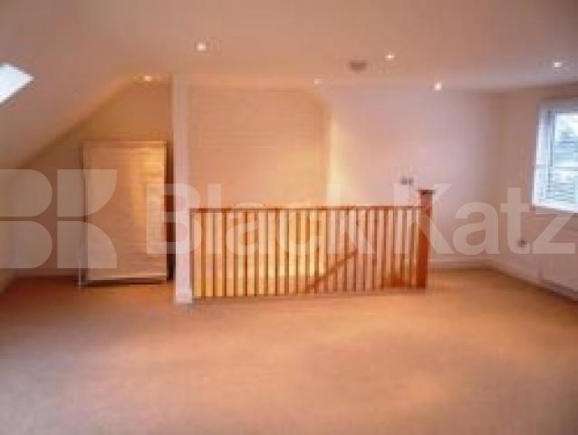 			let , 4 Bedroom, 1 bath, 1 reception House			 Lansdowne Road, MUSWELL HILL