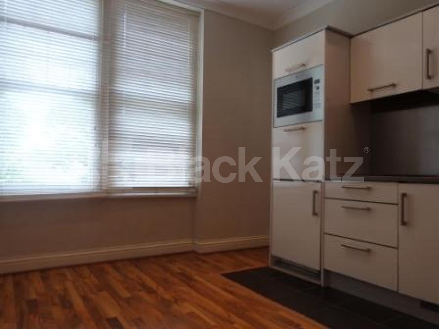 			Studio Apartment, 1 bath, 1 reception Flat			 Queens Avenue, MUSWELL HILL N10
