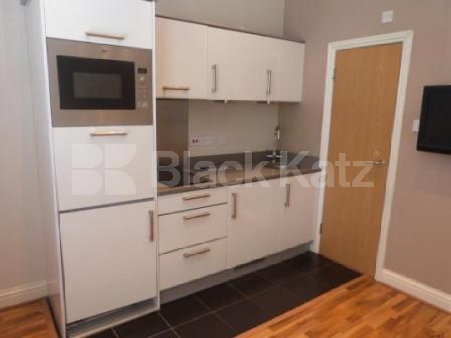 			Studio Apartment, 1 bath, 1 reception Flat			 Queens Avenue, MUSWELL HILL N10