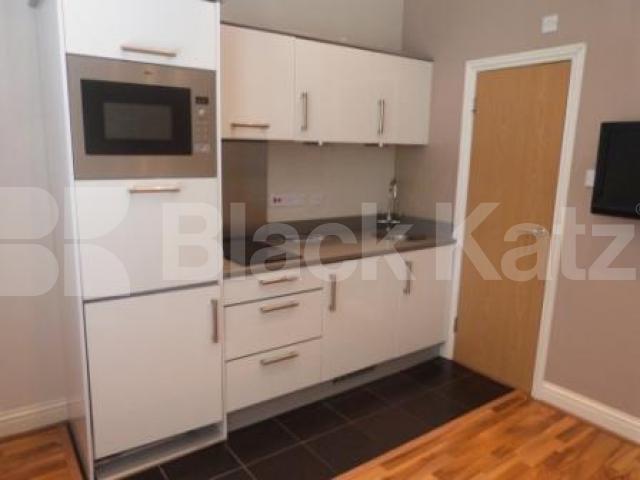 			Studio Apartment, 1 bath, 1 reception Flat			 Queens Avenue, MUSWELL HILL N10